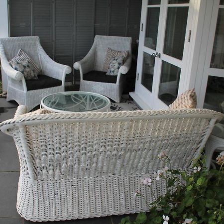 Compass Rose Bed & Breakfast ดาร์ตมัธ ภายนอก รูปภาพ