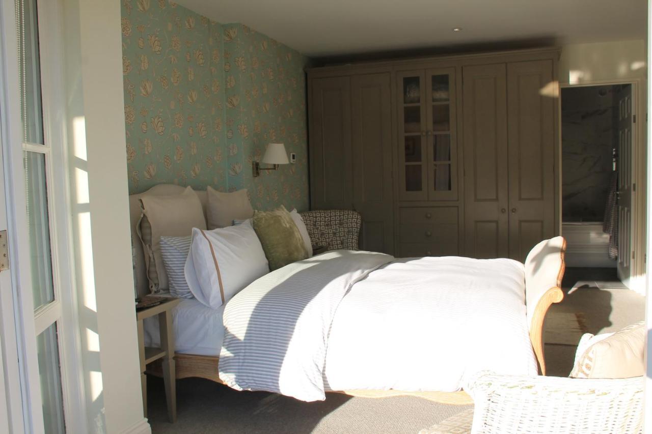 Compass Rose Bed & Breakfast ดาร์ตมัธ ภายนอก รูปภาพ