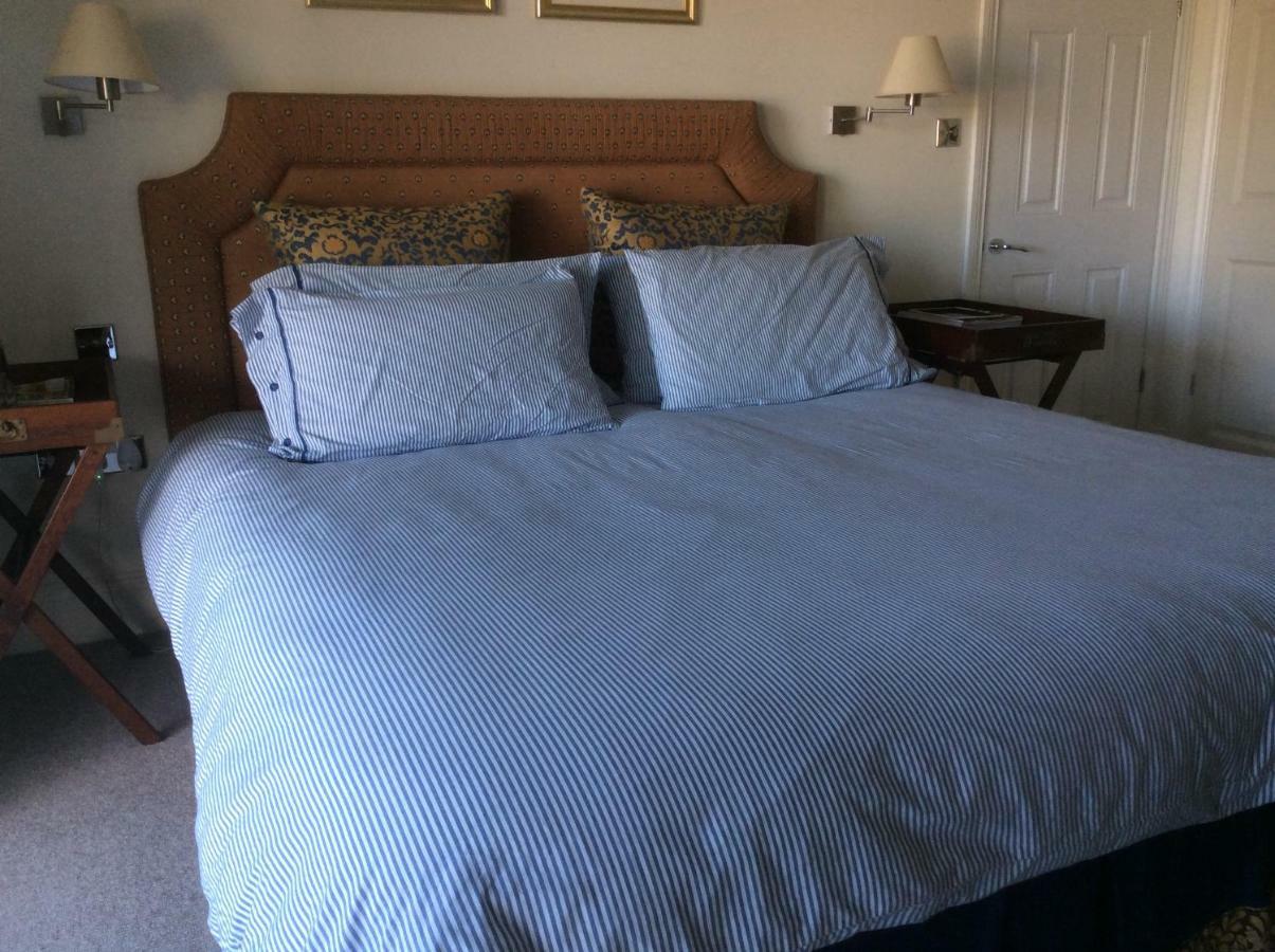 Compass Rose Bed & Breakfast ดาร์ตมัธ ภายนอก รูปภาพ