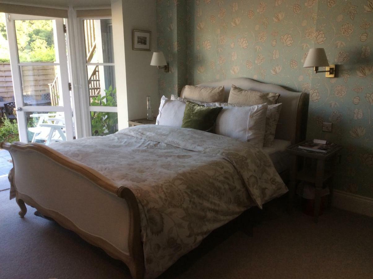 Compass Rose Bed & Breakfast ดาร์ตมัธ ภายนอก รูปภาพ