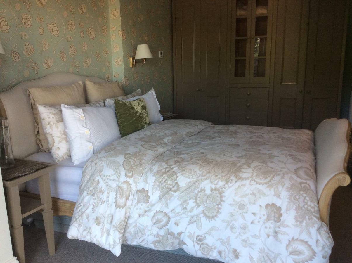 Compass Rose Bed & Breakfast ดาร์ตมัธ ภายนอก รูปภาพ