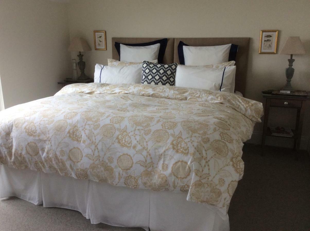 Compass Rose Bed & Breakfast ดาร์ตมัธ ภายนอก รูปภาพ
