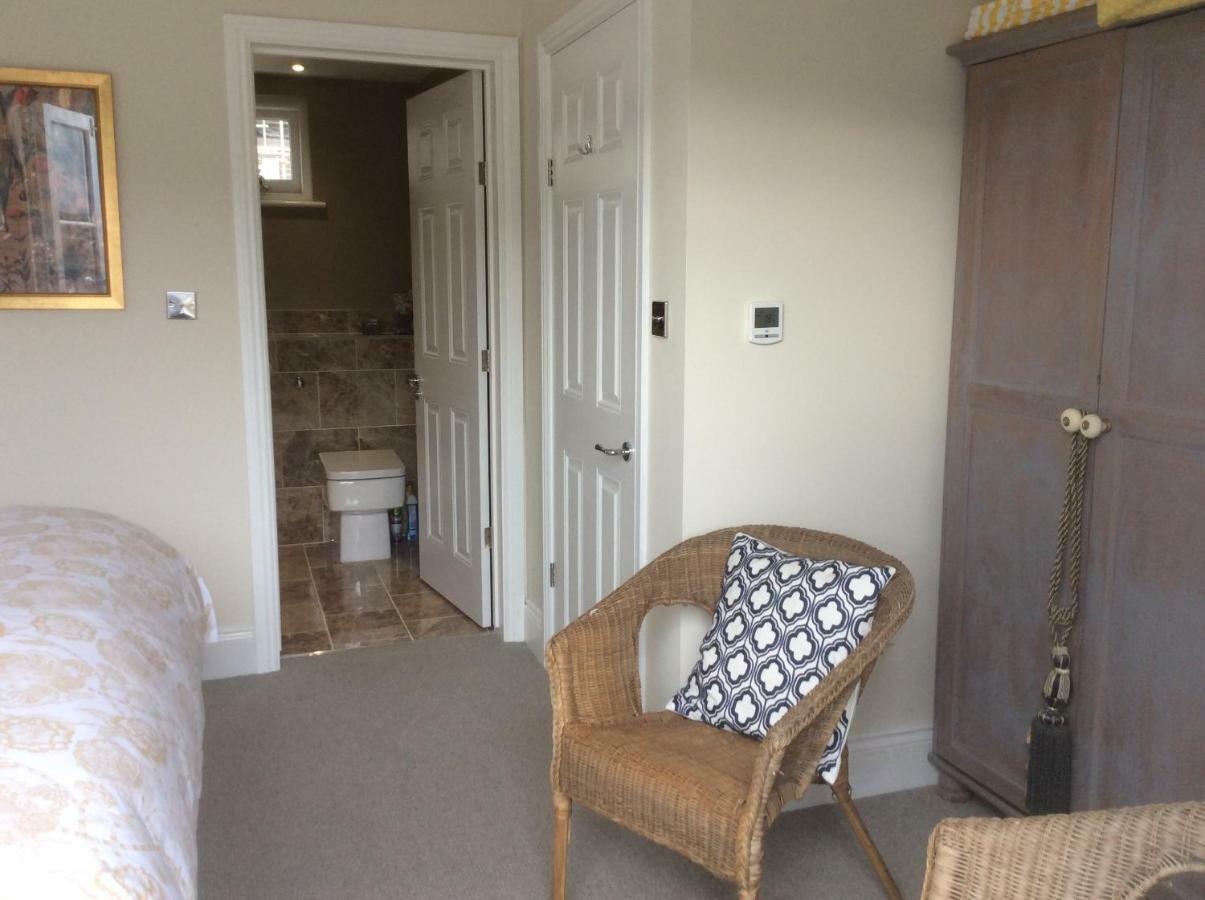 Compass Rose Bed & Breakfast ดาร์ตมัธ ภายนอก รูปภาพ